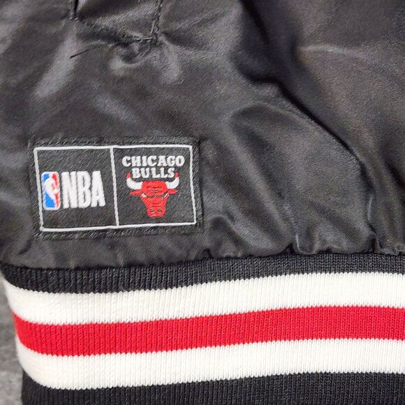 Chicago Bulls Satin Jacket 90's Retro Bomber Button Jacket Men’s Large Red Black - Picture 4 of 11
